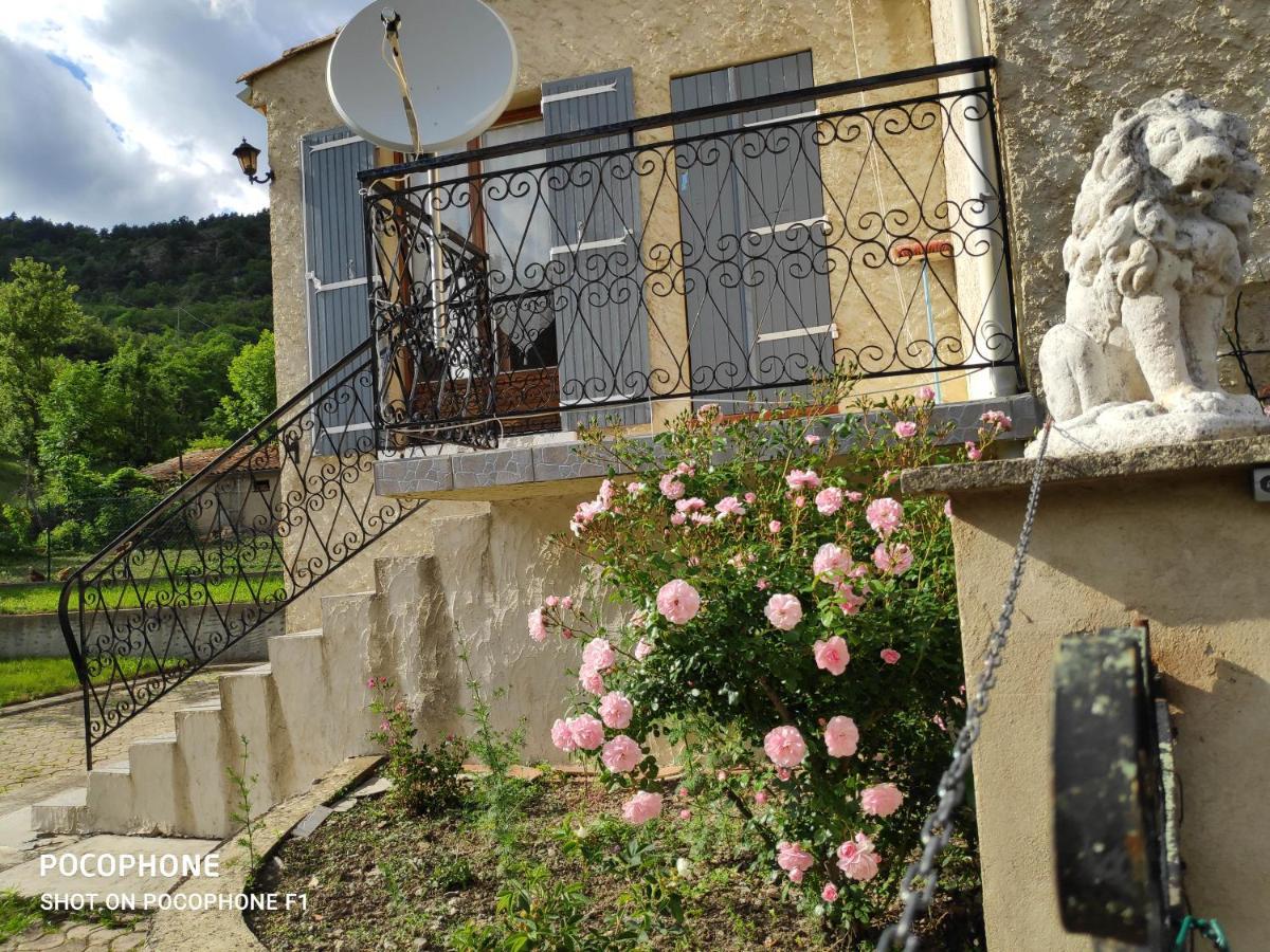 Comme Chez Vous Villa Bayons Exterior photo